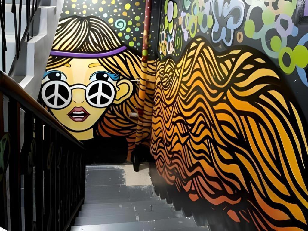 Hive Hotel Quezon City Exterior foto